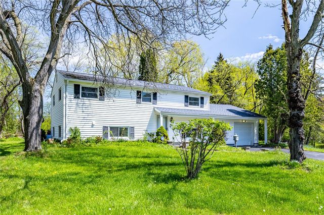 9 Amesbury Road, Henrietta, NY 14623