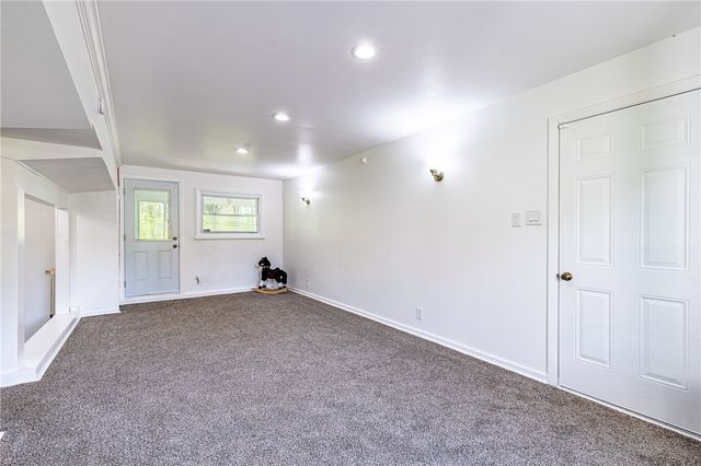 9 Amesbury Road, Henrietta, NY 14623