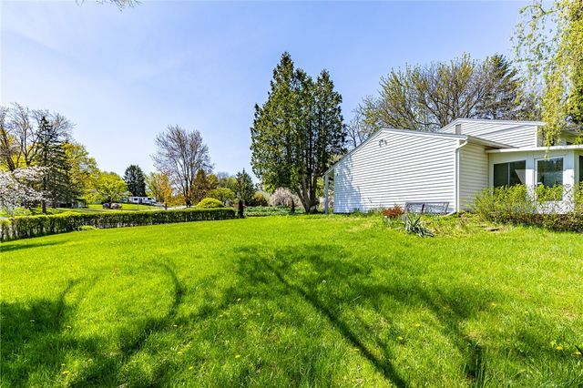 9 Amesbury Road, Henrietta, NY 14623