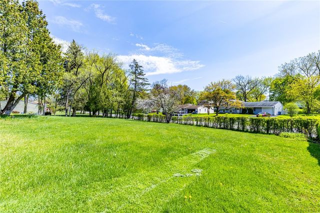 9 Amesbury Road, Henrietta, NY 14623