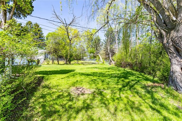 9 Amesbury Road, Henrietta, NY 14623