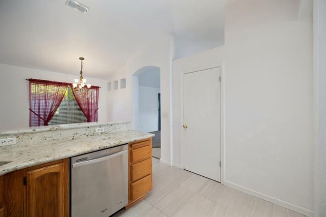 8724 Redwood Grove Way, Elk Grove, CA 95624