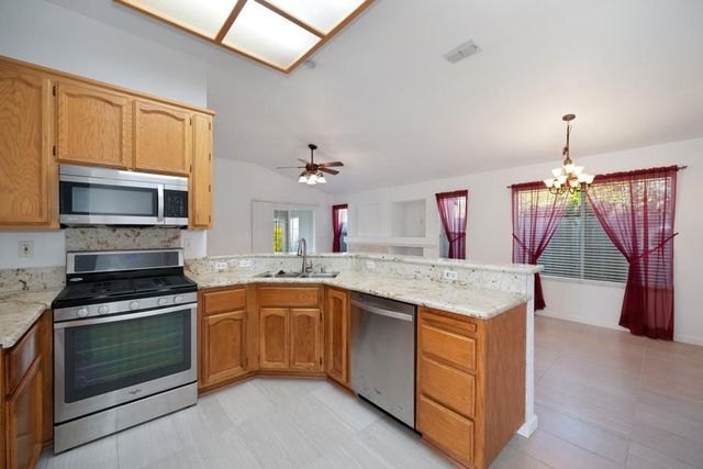 8724 Redwood Grove Way, Elk Grove, CA 95624