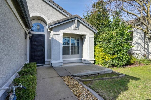 8724 Redwood Grove Way, Elk Grove, CA 95624