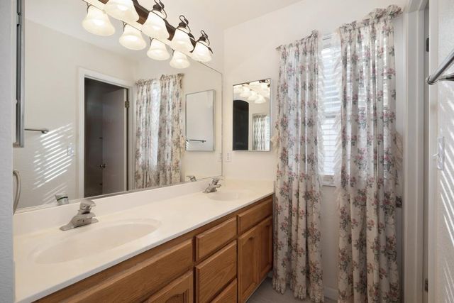 8724 Redwood Grove Way, Elk Grove, CA 95624