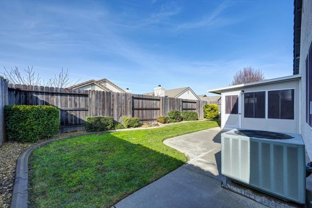 8724 Redwood Grove Way, Elk Grove, CA 95624