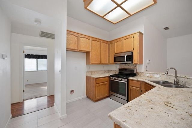 8724 Redwood Grove Way, Elk Grove, CA 95624