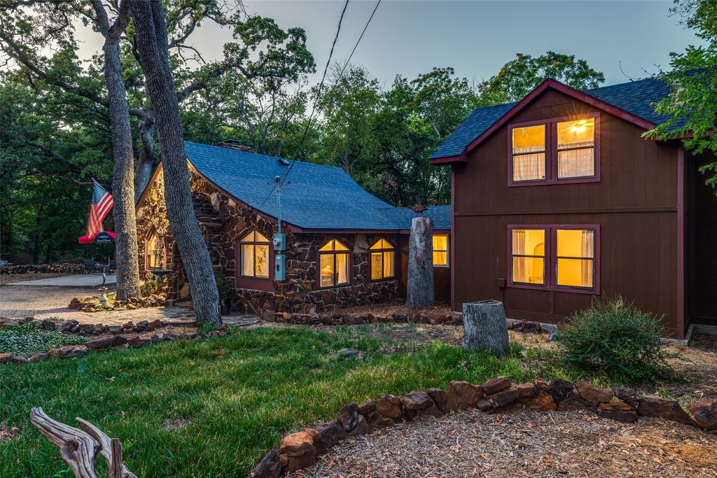 201 E 9th Street, Shady Shores, TX 76208 — photo 3