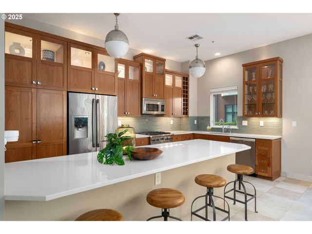 820 Nw 12TH Ave 110, Portland, OR 97209