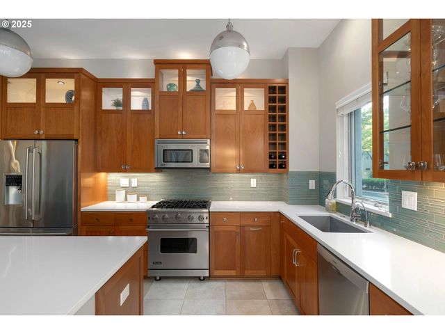 820 Nw 12TH Ave 110, Portland, OR 97209