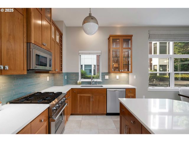 820 Nw 12TH Ave 110, Portland, OR 97209