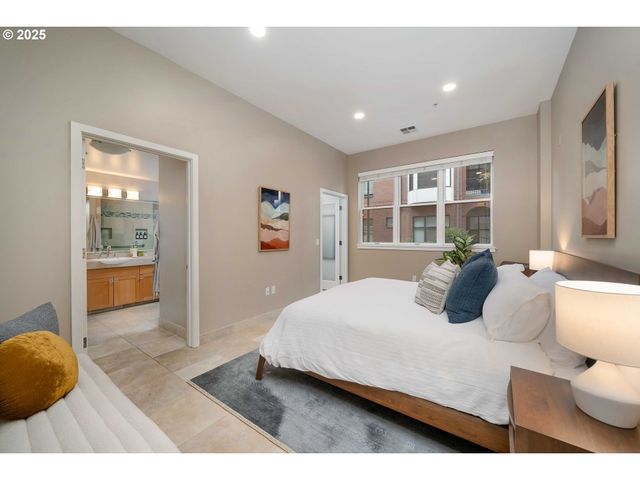 820 Nw 12TH Ave 110, Portland, OR 97209