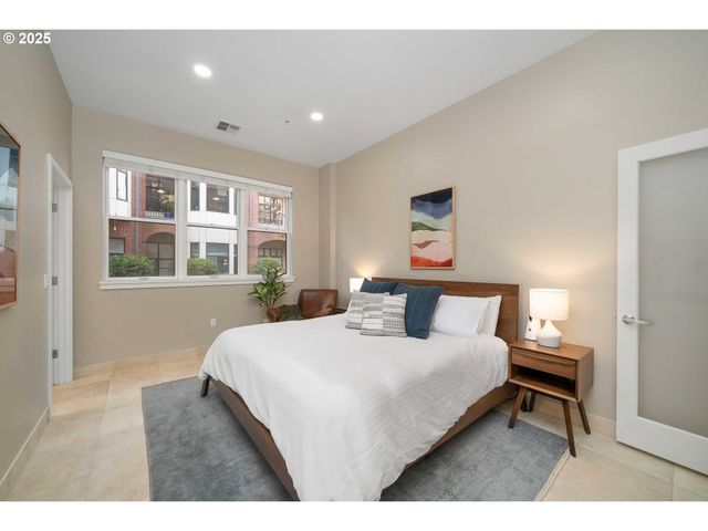 820 Nw 12TH Ave 110, Portland, OR 97209