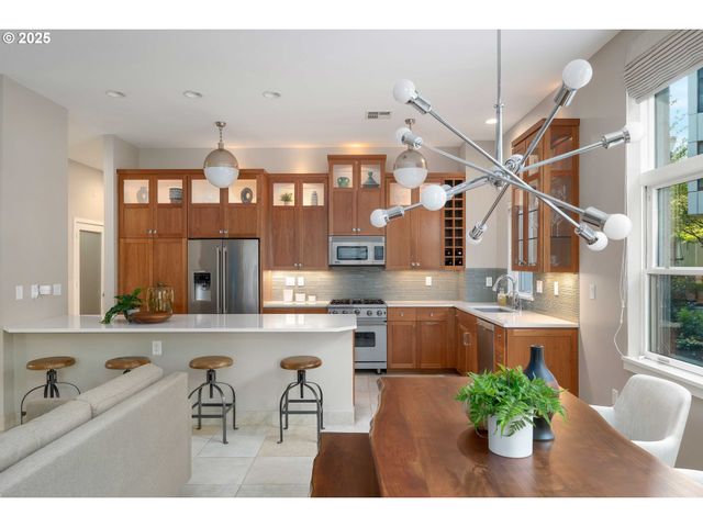 820 Nw 12TH Ave 110, Portland, OR 97209