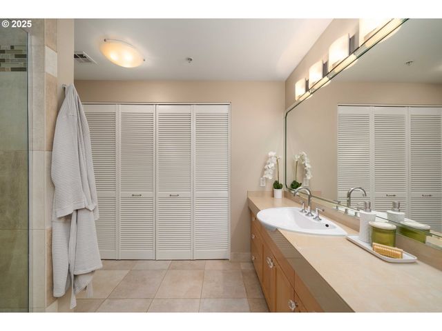 820 Nw 12TH Ave 110, Portland, OR 97209