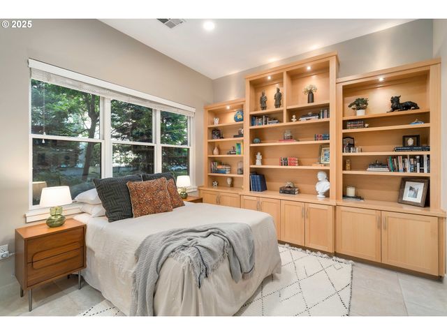 820 Nw 12TH Ave 110, Portland, OR 97209