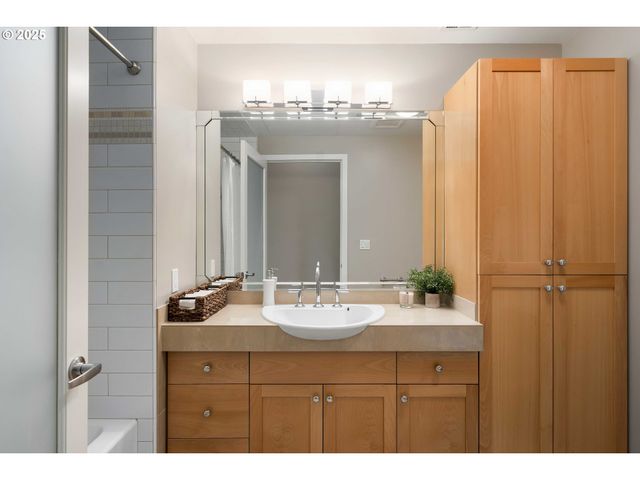 820 Nw 12TH Ave 110, Portland, OR 97209