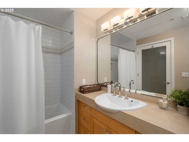 820 Nw 12TH Ave 110, Portland, OR 97209