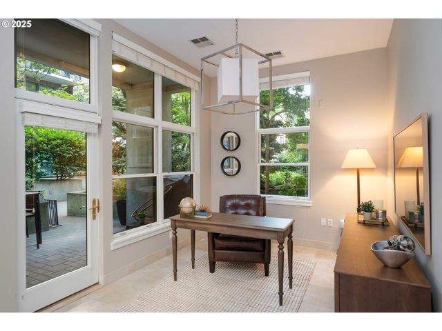 820 Nw 12TH Ave 110, Portland, OR 97209