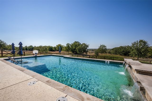 172 Cowan Crossing, Alvord, TX 76225