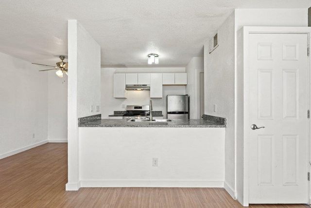 300 E Croslin ST 106, Austin, TX 78752