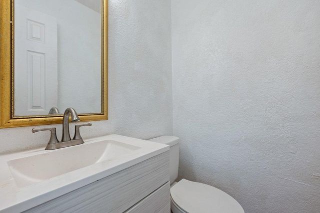 300 E Croslin ST 106, Austin, TX 78752