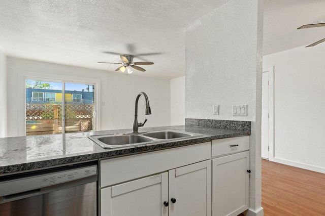 300 E Croslin ST 106, Austin, TX 78752