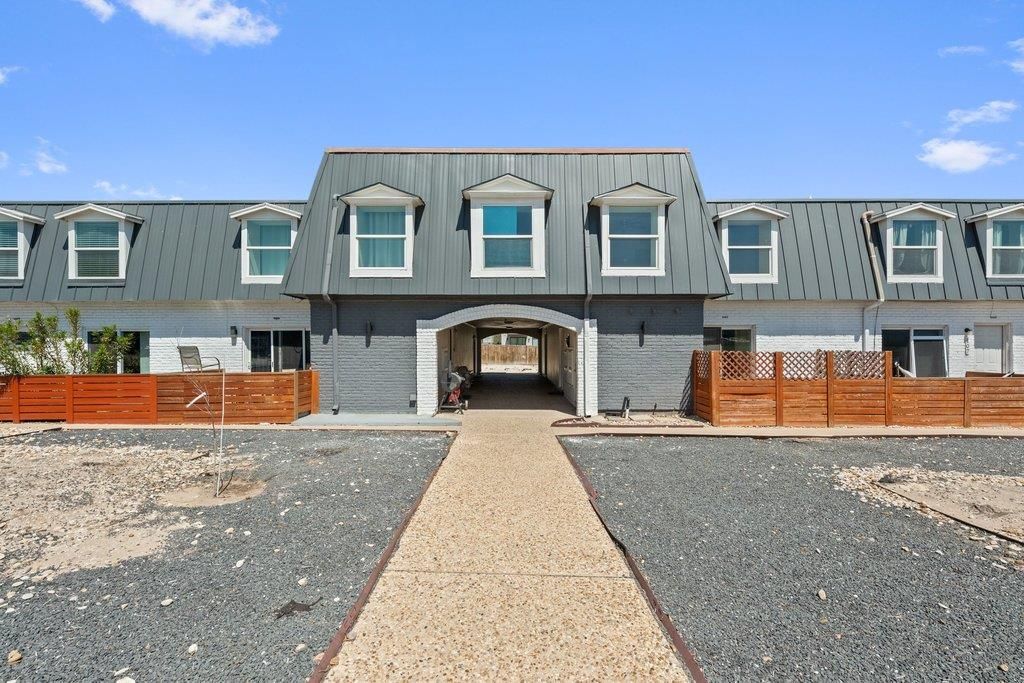 300 E Croslin ST 106, Austin, TX 78752