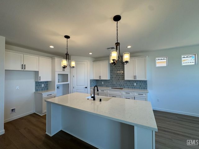 11029 Alcazar Avenue, Bakersfield, CA 93311