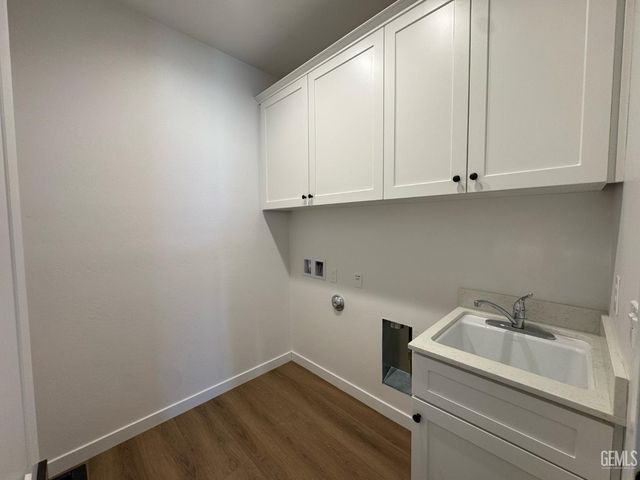 11029 Alcazar Avenue, Bakersfield, CA 93311
