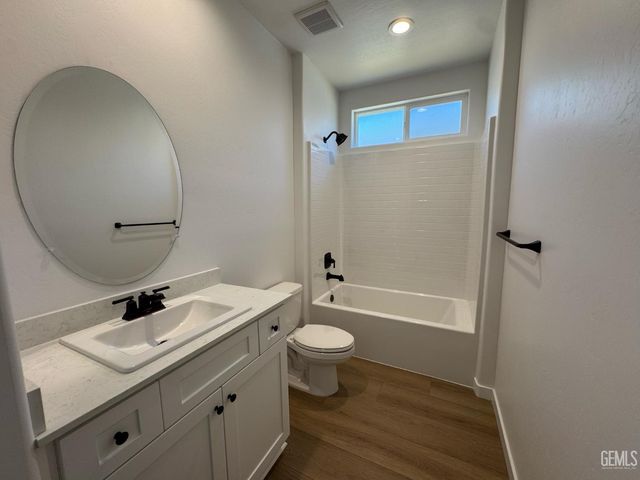 11029 Alcazar Avenue, Bakersfield, CA 93311