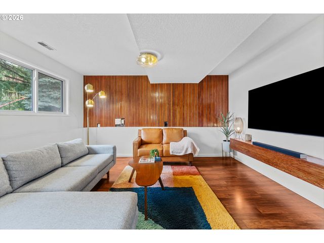 990 Sw 191ST Ct, Beaverton, OR 97003