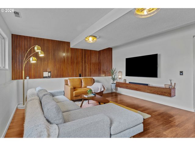 990 Sw 191ST Ct, Beaverton, OR 97003