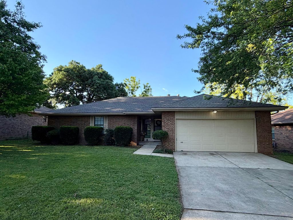 1228 W Maplewood Street, Springfield, MO 65807