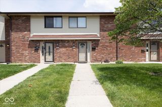 120 Greenwood Trail N, Greenwood, IN 46142