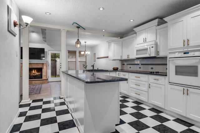 1859 Amber Lane, Carrollton, TX 75007