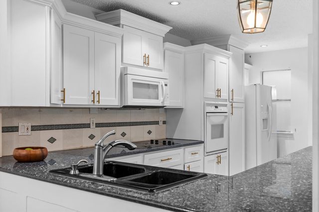 1859 Amber Lane, Carrollton, TX 75007
