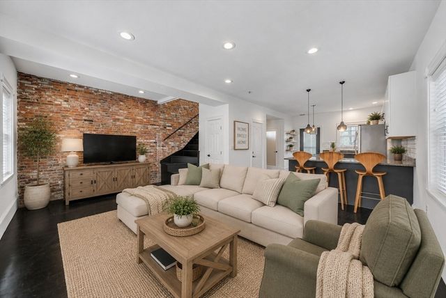 256 Bowen 2, Boston, MA 02127