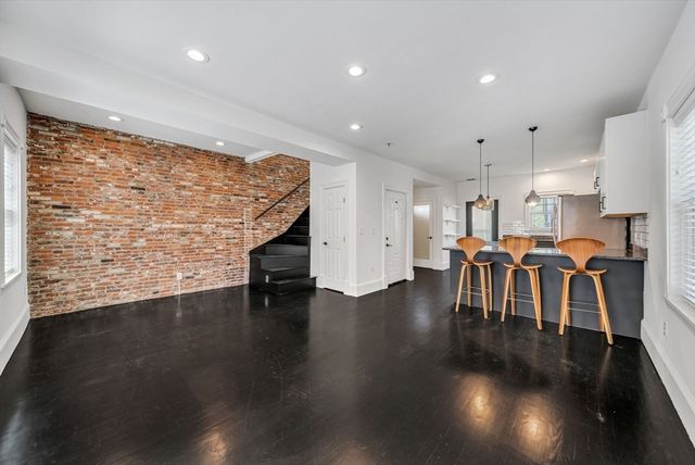 256 Bowen 2, Boston, MA 02127