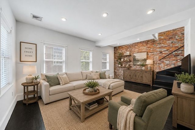 256 Bowen 2, Boston, MA 02127
