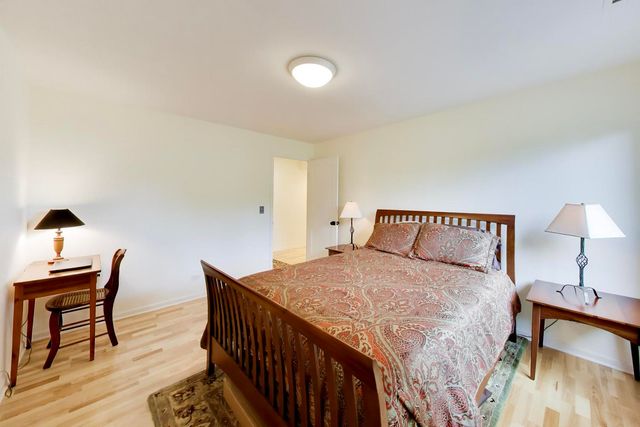 2020 Chestnut Avenue 109, Glenview, IL 60025