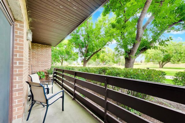 2020 Chestnut Avenue 109, Glenview, IL 60025