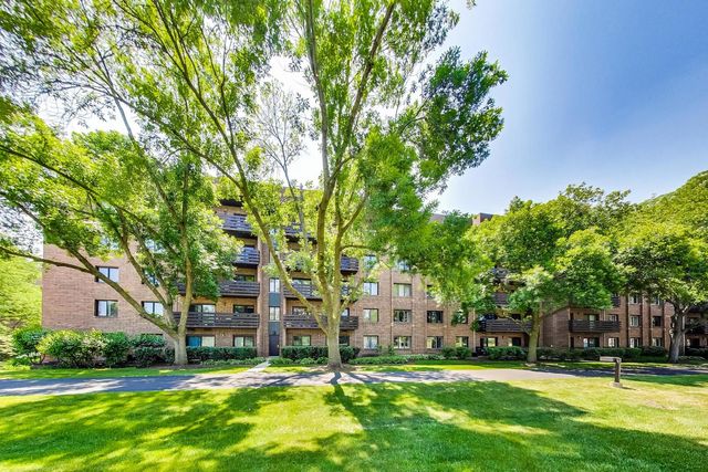 2020 Chestnut Avenue 109, Glenview, IL 60025