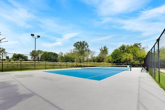 2020 Chestnut Avenue 109, Glenview, IL 60025