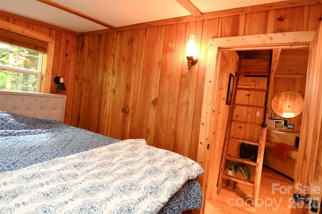33 Tennis Court Road, Burnsville, NC 28714
