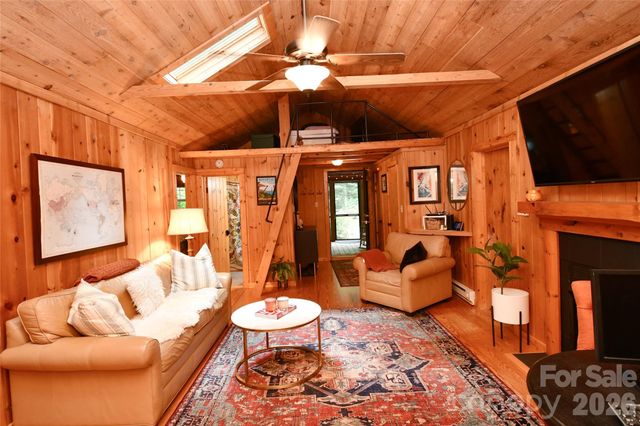 33 Tennis Court Road, Burnsville, NC 28714