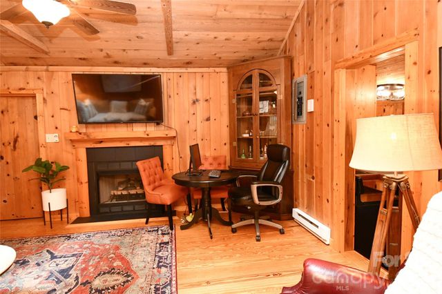 33 Tennis Court Road, Burnsville, NC 28714
