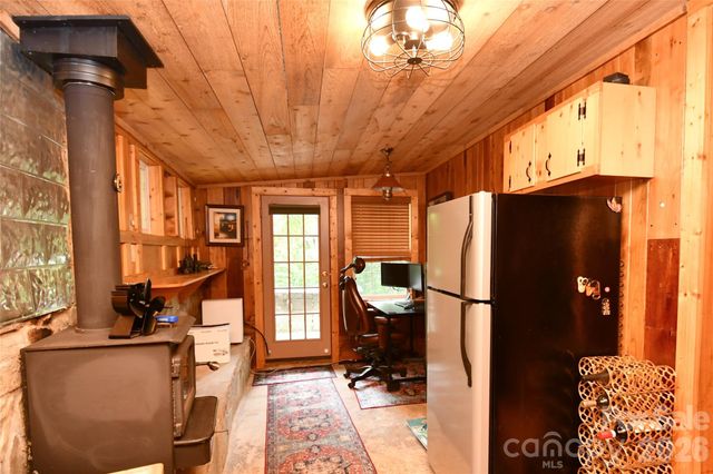 33 Tennis Court Road, Burnsville, NC 28714