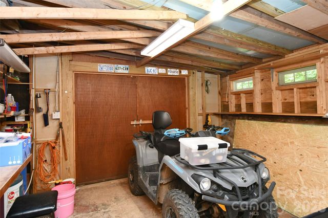 33 Tennis Court Road, Burnsville, NC 28714