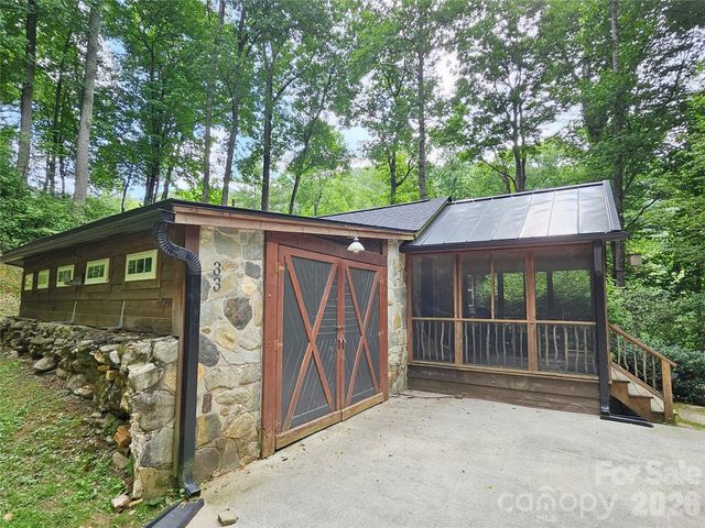 33 Tennis Court Road, Burnsville, NC 28714